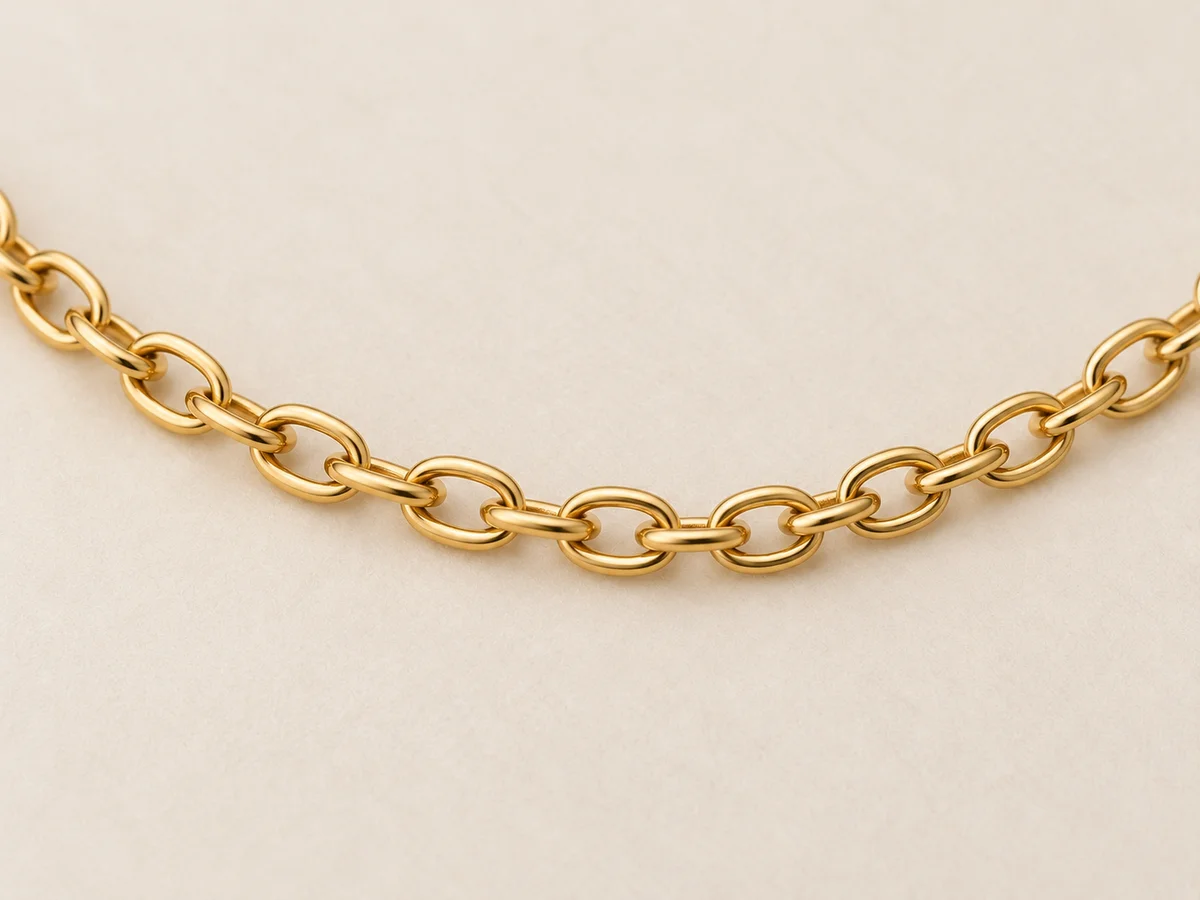 Macro view of the interlocking oval cable-chain links